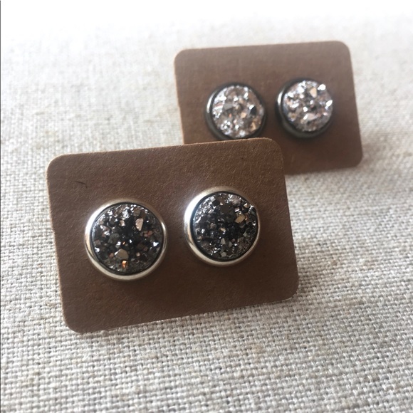 2 pairs-Druzy stud earrings, silver and gunmetal - Picture 6 of 6
